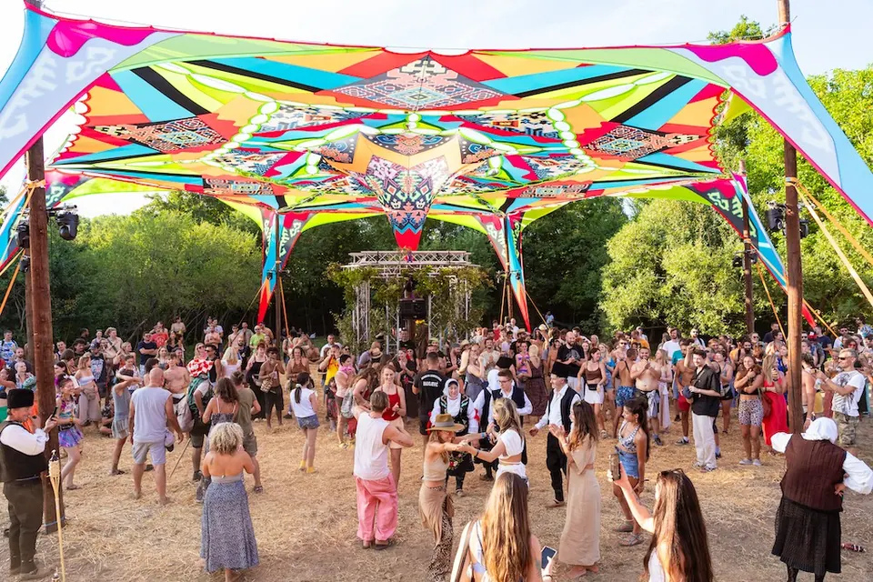 A crowd dancing under the KOLO canopy