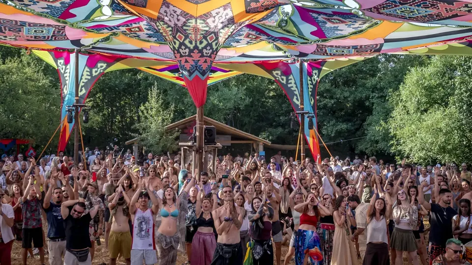 Crowd dancing under the colourful canopy of the KOLO Stage at SOVRA Edition 2026.